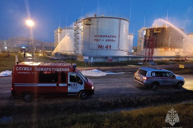 Ночью в Краснодарском крае потушили пожар на нефтеперерабатывающем заводе в поселке Ильском