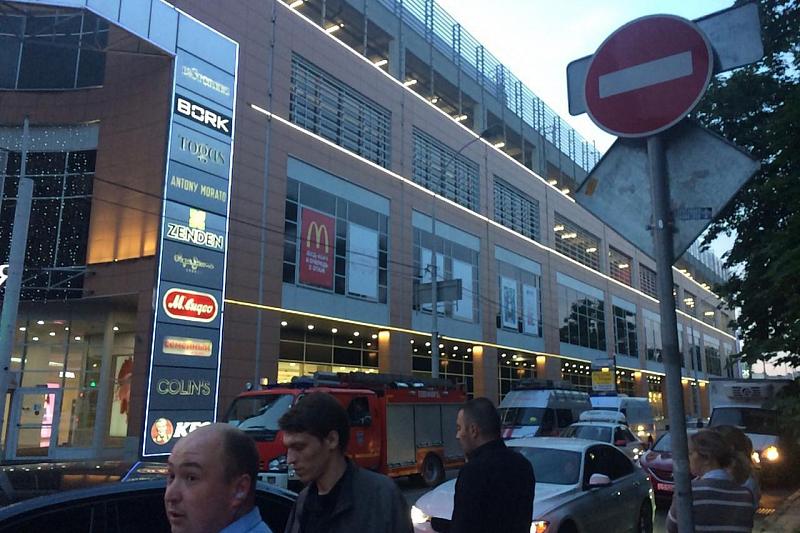 В Краснодаре завершили проверки шести торговых центров после звонков о минировании