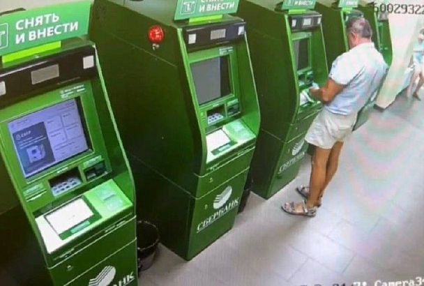 Житель Анапы обкрадывал 80-летнюю знакомую, пользуясь ее неумением обращаться с банкоматом