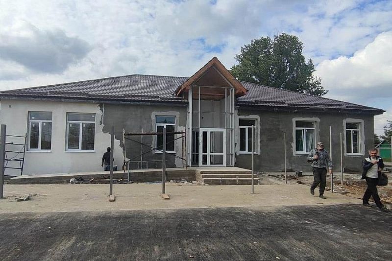  Cтроительство офиса врача общей практики завершается в Брюховецком районе 