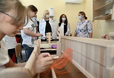 Вице-губернатор Краснодарского края Анна Минькова посетила художественную школу Славянска-на-Кубани после капремонта