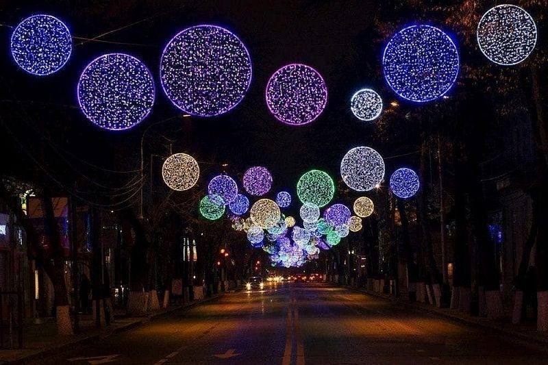 Декоративную подсветку на улице Красной в Краснодаре отремонтируют до новогодних праздников