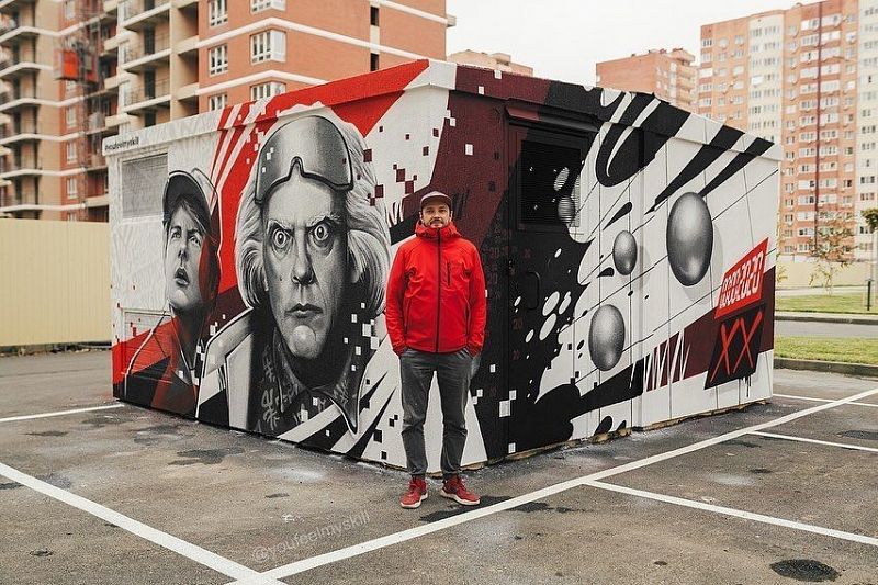 Художник нарисовал граффити по мотивам трилогии «Назад в будущее» и посвятил его 2020 году