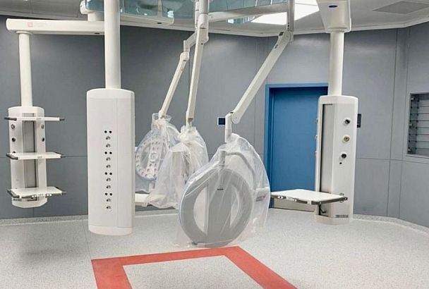 В лечебно-диагностический корпус детской краевой больницы в Краснодаре поставили все монтируемое оборудование