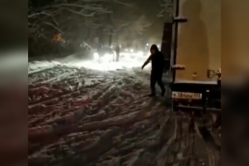 Снегопад в Сочи: перекрыты ли подъезды к курорту