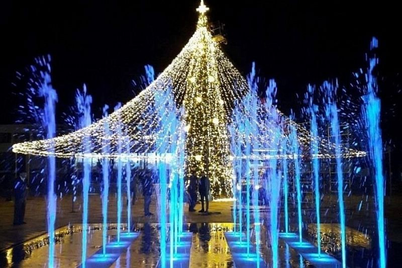 Музыкальный плоскостной фонтан построили на обновленной центральной площади Приморско-Ахтарска 