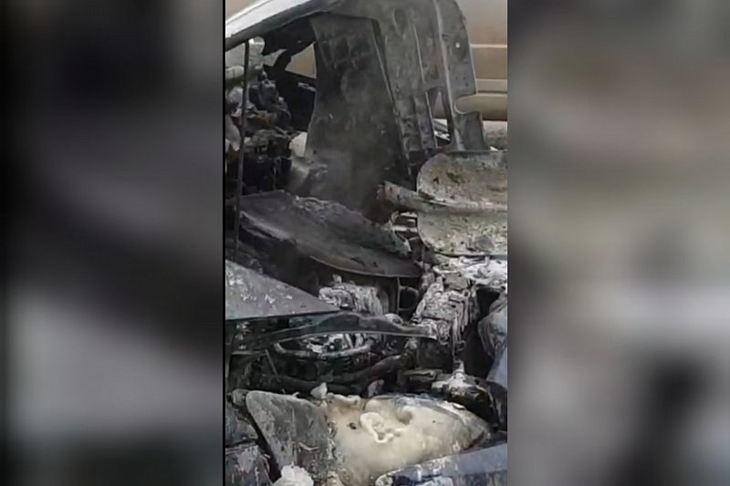 Сотрудники Росгвардии с помощью снега потушили загоревшийся автомобиль