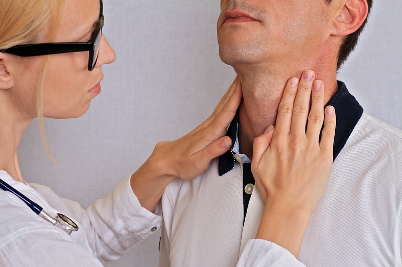 Названы симптомы рака щитовидной железы