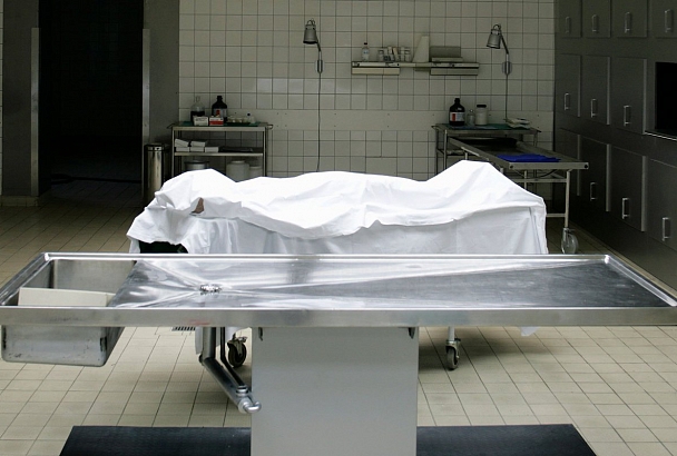 В Геленджике медработник украл драгоценности с тела мертвой женщины
