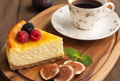 Баскский чизкейк - тот самый с «горелой» корочкой и кремовой начинкой, без теста и печенья. Не требует сложных навыков в приготовлении