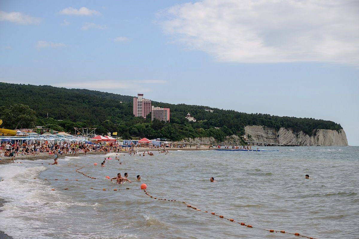 Черное море прибавило градус: на каких курортах Краснодарского края самая теплая вода