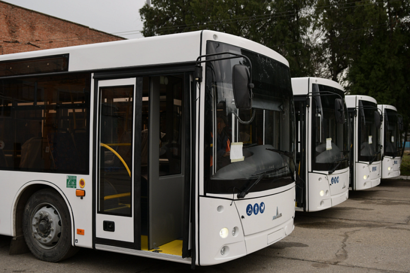 В Краснодар прибыли 12 новых низкопольных автобусов