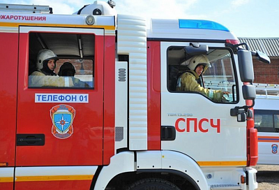 В Краснодаре полтора часа тушили пожар в частном доме на улице Ставропольской