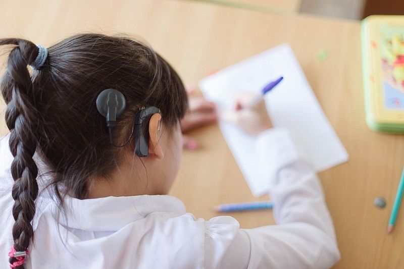 Более 150 слабослышащих детей из Краснодарского края станут участниками нового социального проекта «Эквалайзер»