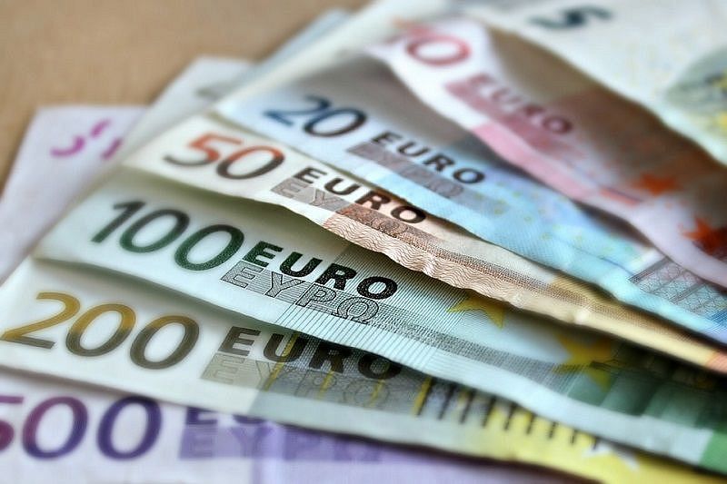 Россия и Евросоюз начнут работу по переходу на расчеты в рублях и евро 