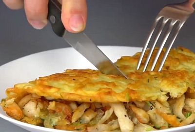 Драники «Семейные»: вкусные и красивые, с курицей и сыром внутри — как маленькие пирожки