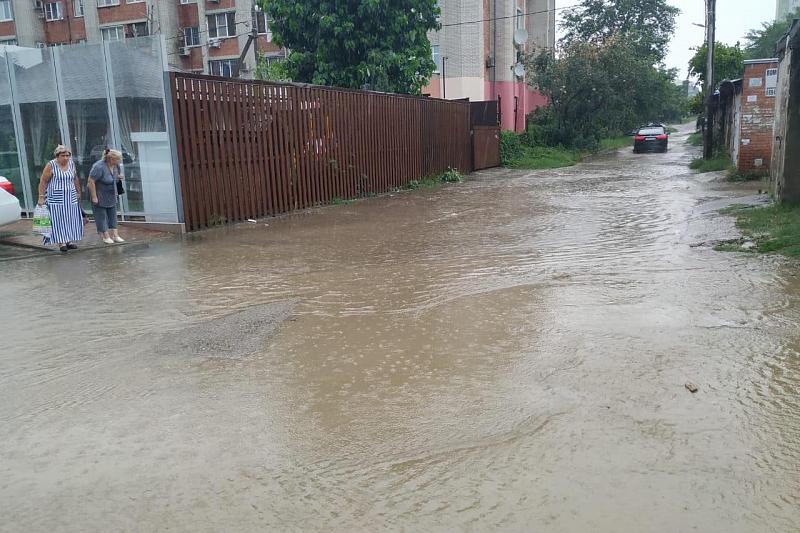 Сильный ливень снова затопил Краснодар
