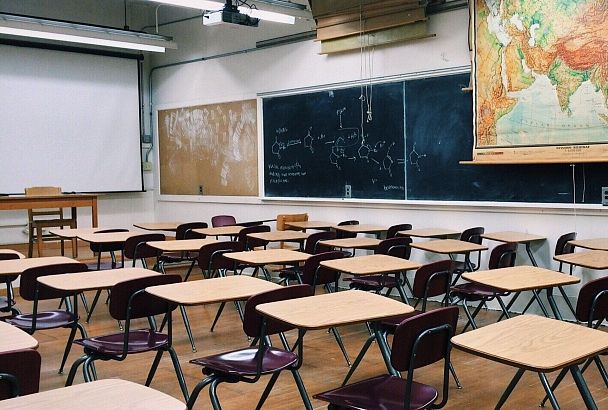 Три школы Краснодара временно переходят на дистанционное обучение 
