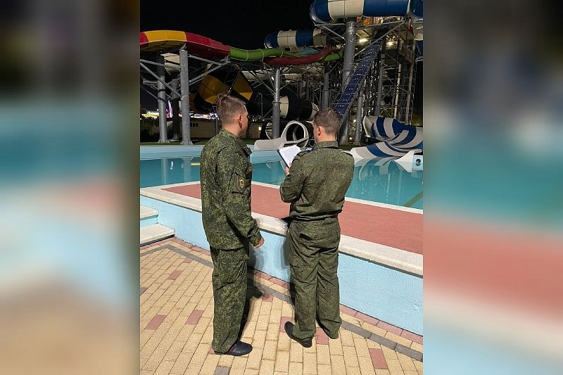 Следователи взяли пробы воды из бассейнов в аквапарке Анапы, где 9 человек отравились хлором