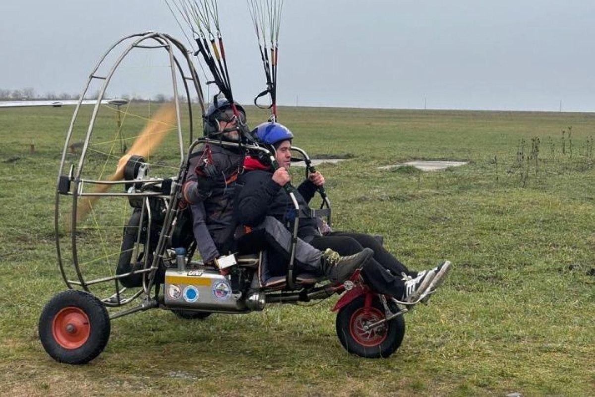 Парящие над землей: юные туристы из Белореченска приняли участие в мастер-классе по парапланеризму и мотопарапланеризму 