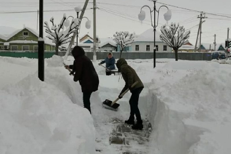 Рекордных 72 сантиметров достигли сугробы в Крымске