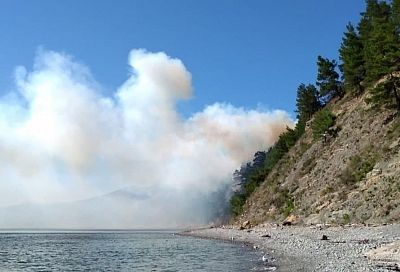 Лесной пожар на площади 1 га тушат под Геленджиком