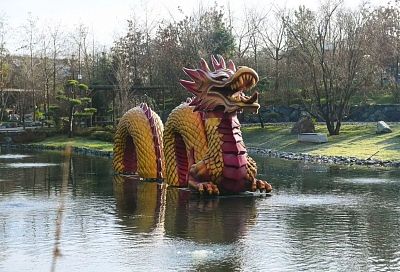 Дракон снова поселится в пруду: арт-объект устанавливают в Японском саду Краснодара