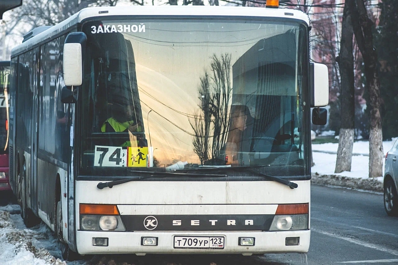 Пассажиров задержанных поездов из Крыма доставят в Сочи и Адлер из Туапсе автобусами