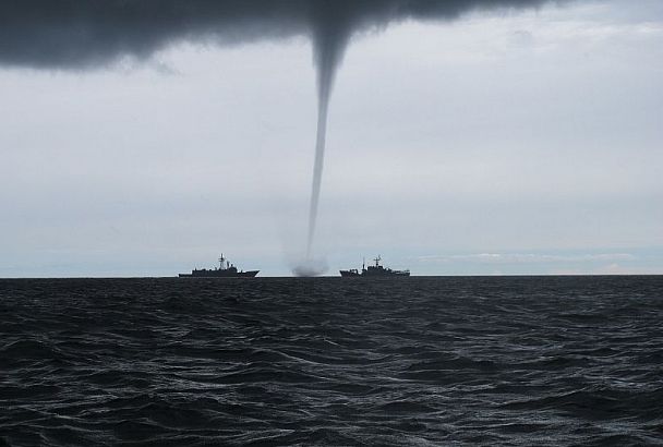 Краснодарский край накрыла непогода с градом, грозой и смерчами