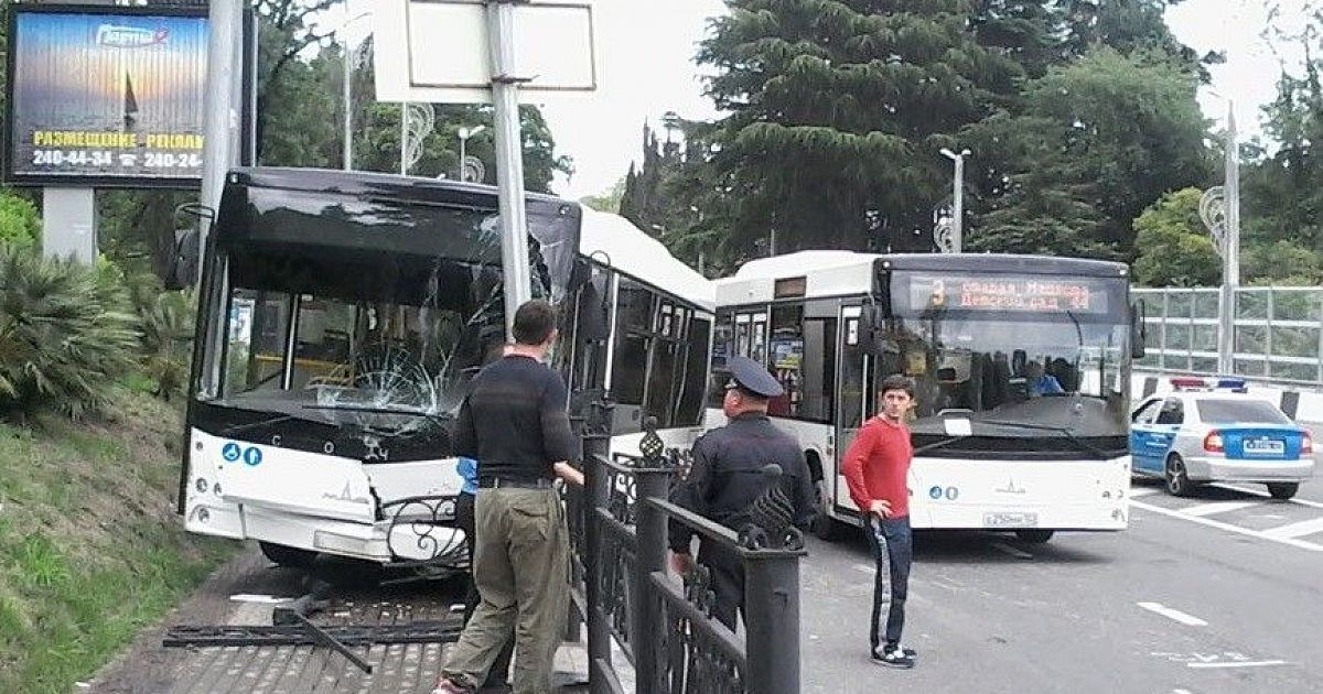 Сочи пассажиры. Вести Сочи про автобусы. Авария автобус в Сочи утром. Живой автобус.