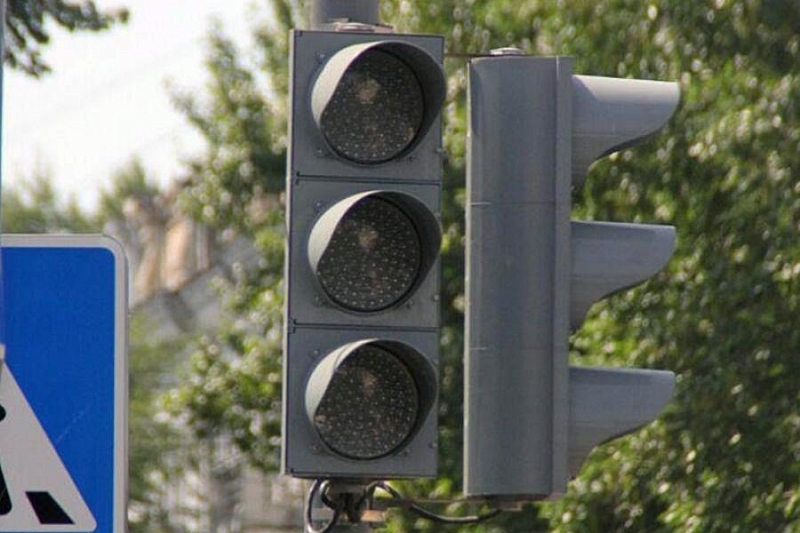 В Краснодаре отключат светофоры на пересечении улиц Коммунаров и Одесской