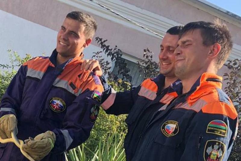 В Краснодарском крае спасатели поймали змею в детском саду