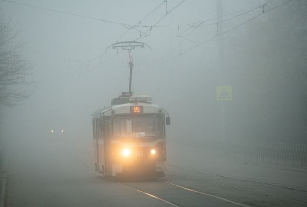 Туманы не отступают: Краснодар проснулся в густой пелене