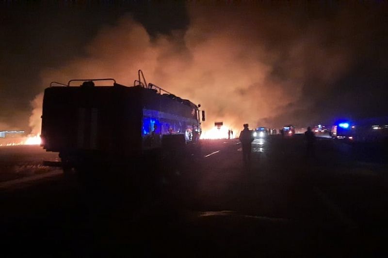 Полиция перекрыла участок трассы Новороссийск-Керчь из-за природного пожара