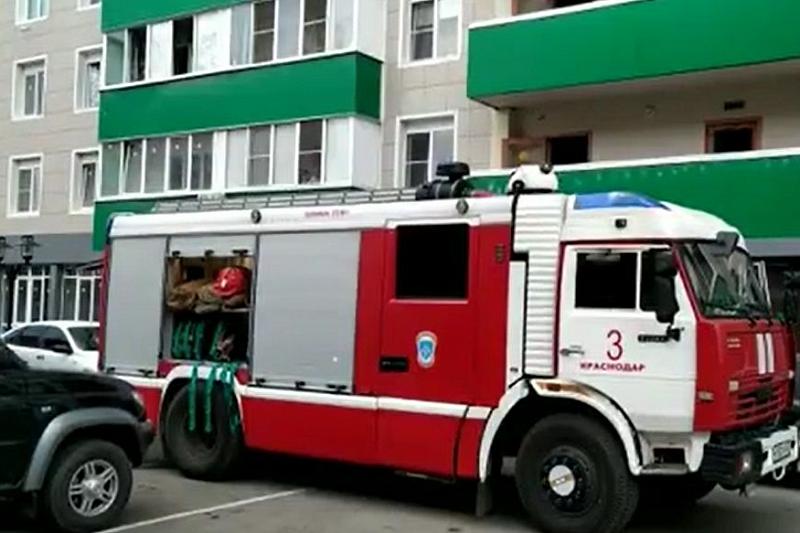 В Краснодаре из-за пожара в квартире на 13-м этаже эвакуировали 5 человек