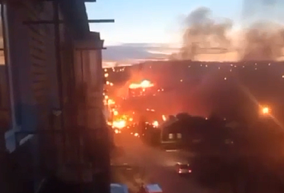 Военный самолет Су-30 рухнул на жилой дом в Иркутске