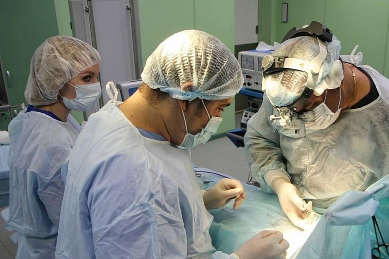 В краевой больнице №2 Краснодара начали проводить уникальные операции на щитовидной железе