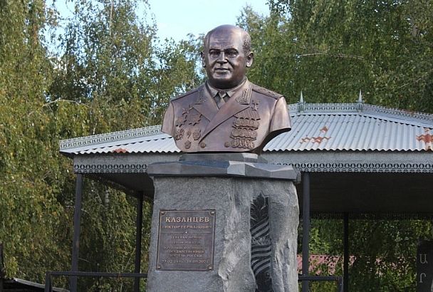 В Краснодаре появился памятник Герою России Виктору Казанцеву