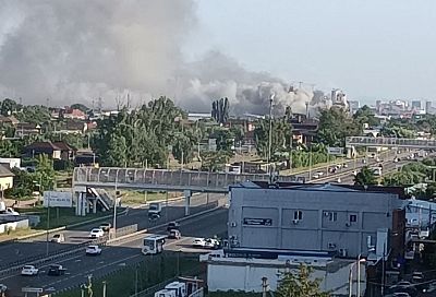 Одноэтажный ангар-склад сгорел в пригороде Краснодара