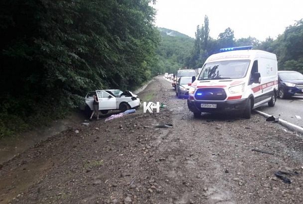 В ДТП с «Опелем» и «Ладой Приорой» в Туапсинском районе пострадал трехлетний ребенок