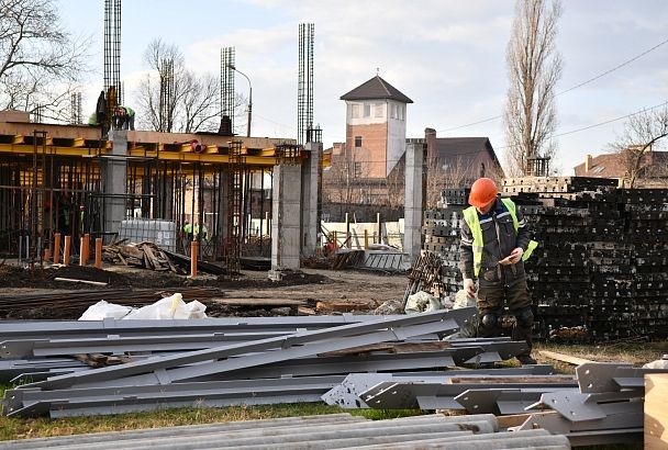 Отставание от графика строительства спорткомплекса на ул. Вавилова в Краснодаре сокращено на 70%