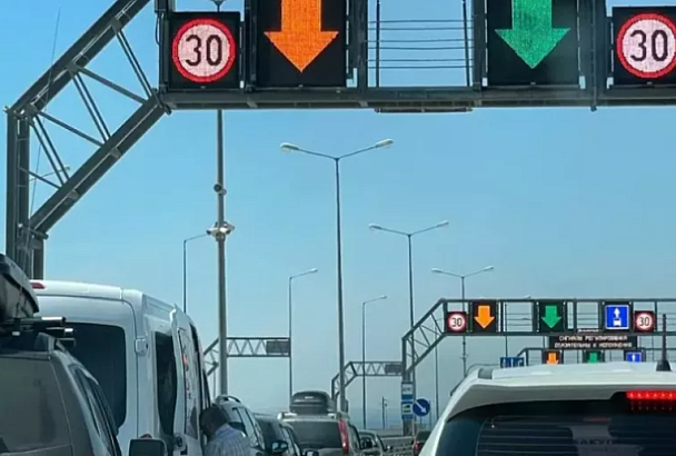 Пробка у Крымского моста со стороны Краснодарского края сократилась 