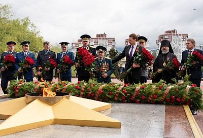 Глава Сочи Алексей Копайгородский возложил цветы к Вечному Огню
