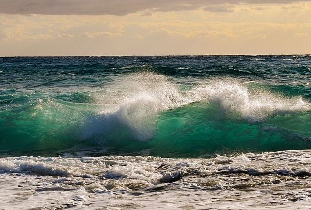 Из-за грозы на всех пляжах Анапы запретили купаться в море 