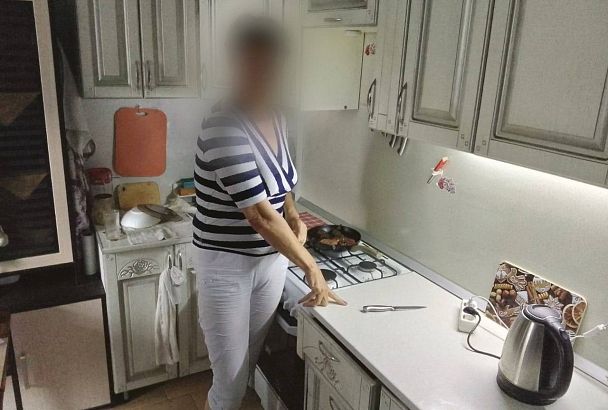 В Геленджике женщина воткнула сожителю нож в живот после нескольких дней совместного запоя