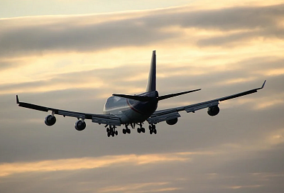 Самолет, совершивший аварийную посадку в аэропорту Краснодара, проходит техобслуживание