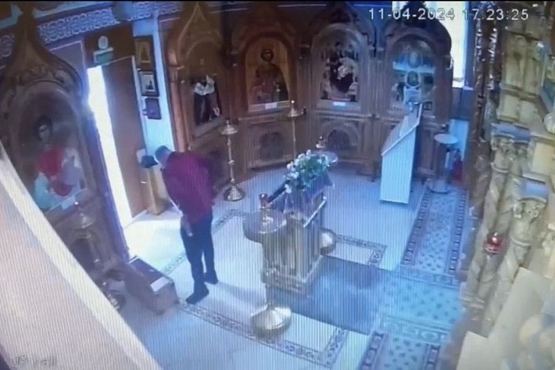 Ни стыда, ни совести. В Краснодаре мужчина украл 10 тыс. рублей из ящика для пожертвований в храме