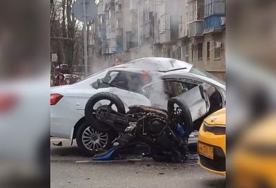 В Краснодаре автомобилист пересёк две сплошные и сбил мотоциклиста  