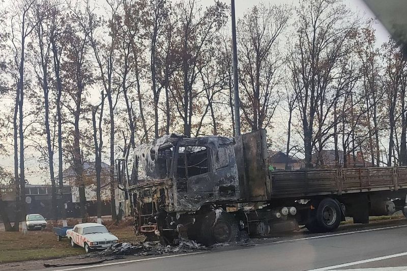 Два человека пострадали при взрыве баллона с газом в грузовике в Краснодаре