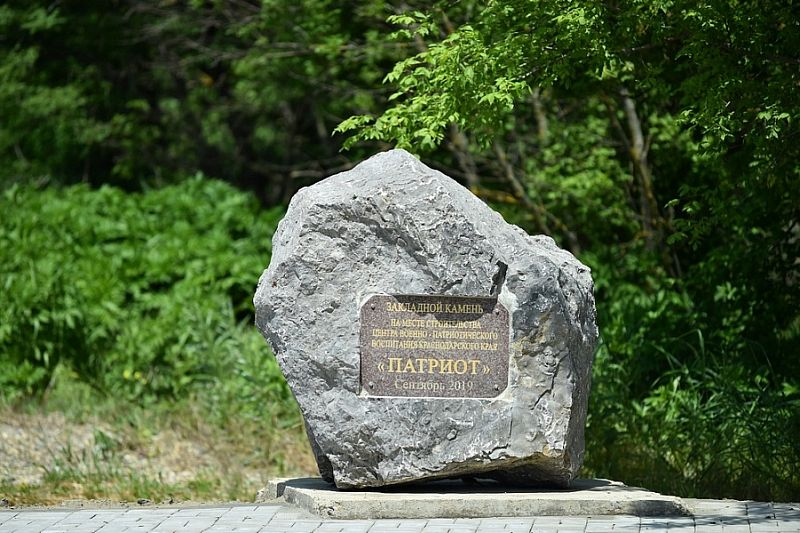 Вениамин Кондратьев и митрополит Григорий заложили камень в основание строящегося храма в Динском районе